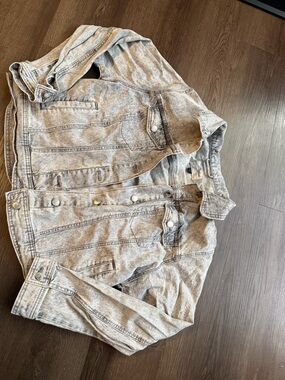 Universal Thread Light Acid-Wash Gray Denim Jacket